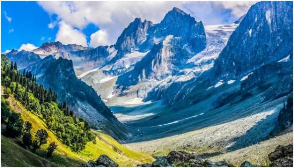 Gulmarg, India: Best for Snowy Himalayan Wellness
