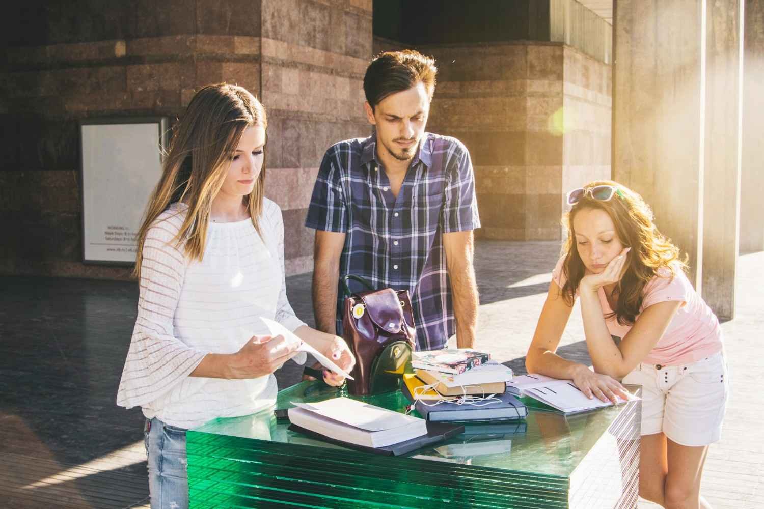 How Can Families Cut Food Costs While Traveling?